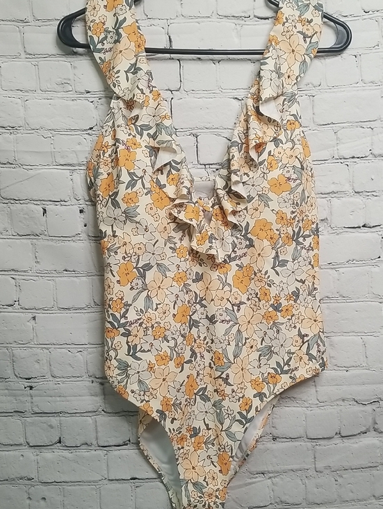 no brand Other - Womens 1 piece Floral Vneck swimsuit lutter/Ruffle neckline size 12 EUC